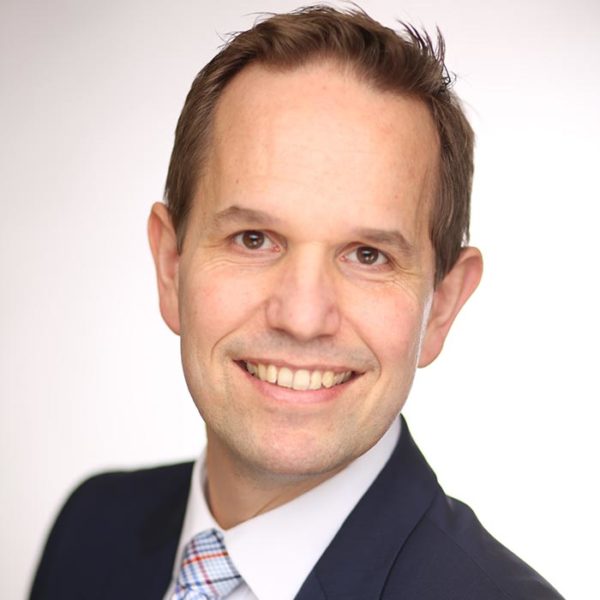 Dr. Henning Schmidt